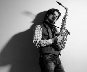 Carl-Henrik Fernandi med sin saxofon
